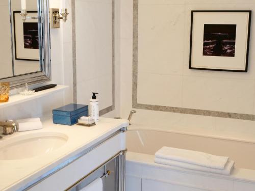Hotel de Crillon photo 61