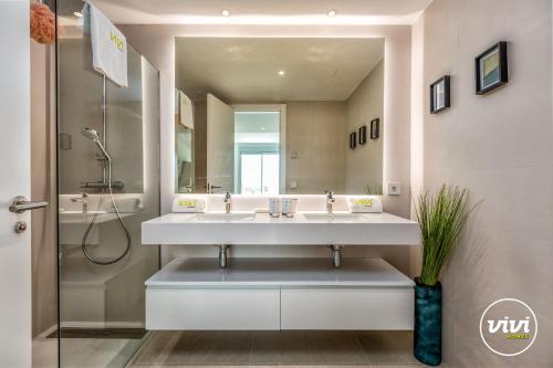 ViVi Homes - Villa Azure - Sea view - mountain view - pool - garden