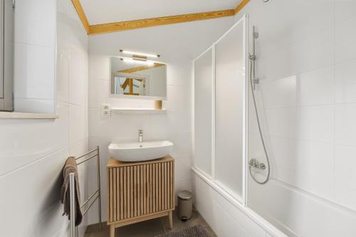 a bathroom with a sink and a shower at Duinhuis 20 P in Oostduinkerke