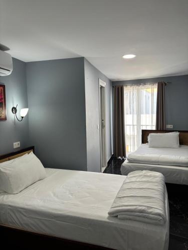a bedroom with two beds and a blue wall at SL Marbella in Marbella