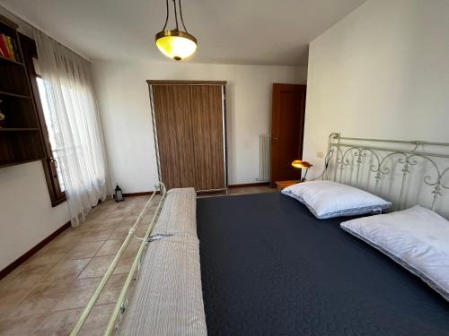a bedroom with two beds and a large rug at Campo Porta Nuova in Grado