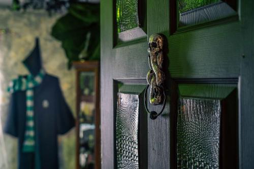 Stay at Hogwarts Harry Potter's Home, Free Parking, Pets Allowed photo 16