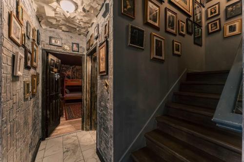 Stay at Hogwarts Harry Potter's Home, Free Parking, Pets Allowed photo 44