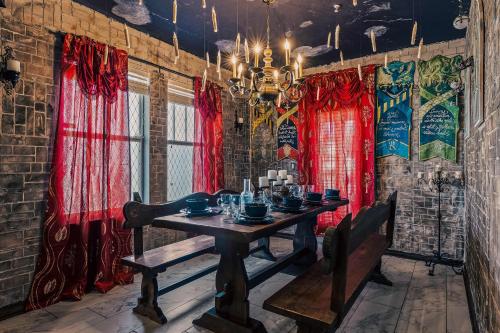 Stay at Hogwarts Harry Potter's Home, Free Parking, Pets Allowed photo 45