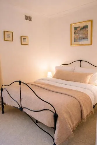 Cosy & Central One-Bedroom flat with Outdoor Space photo 1