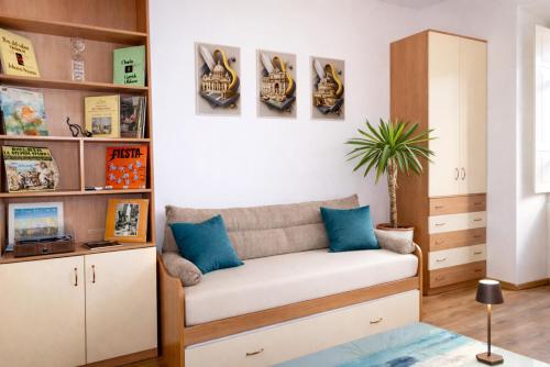 Pigneto Bright Apartment near Metro C by RHR