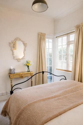 Cosy & Central One-Bedroom flat with Outdoor Space photo 3