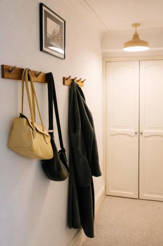 Cosy & Central One-Bedroom flat with Outdoor Space photo 16