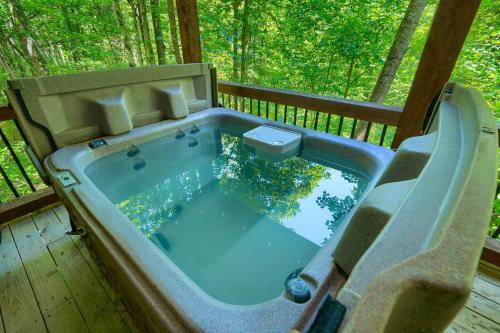 a jacuzzi tub on the deck of a cabin at Havenridge in Logan