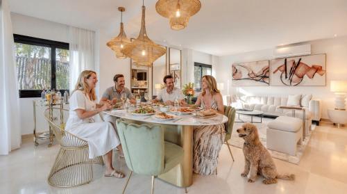 Vacation Marbella I Villa La Cabane, Luxury Villa, Designer Interior, Heated Pool, American BBQ, 5min Walk to the Finest Beaches