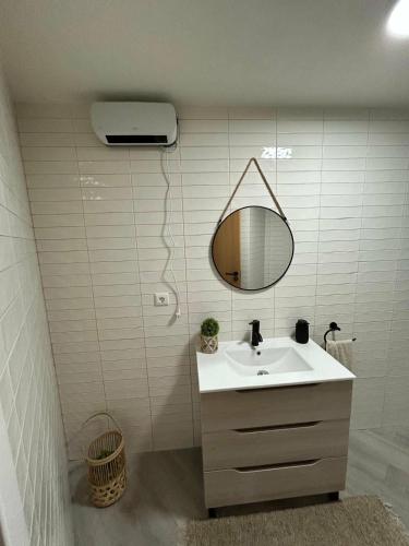 a bathroom with a sink and a mirror at Casinhas à Beira Rio in Penacova