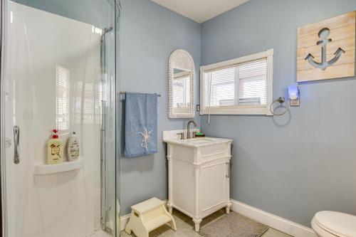 a bathroom with a shower and a sink and a toilet at 3 Mi to Dtwn Monticello! Waterfront Studio Getaway in Monticello