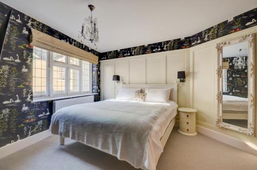 a bedroom with a bed and a mirror at 3 Bed in Fowey oc-p00647 in Fowey