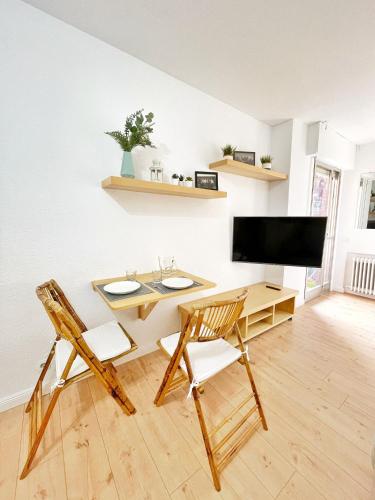 Acogedor estudio con terraza y AC