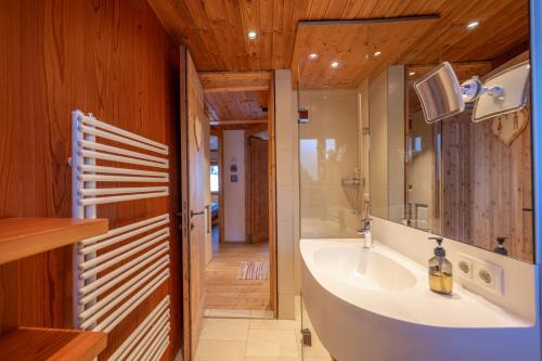 a bathroom with a large sink and a mirror at Marktlhütte in Hochrindl