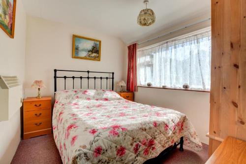 a bedroom with a bed and a window at 2 Bed in Mundesley oc-673 in Mundesley