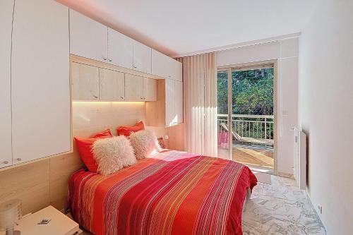 HENRI CAMILLE RE -Wios- 2 bedrooms APT - Huge terrace sea view