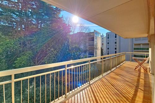 HENRI CAMILLE RE -Wios- 2 bedrooms APT - Huge terrace sea view