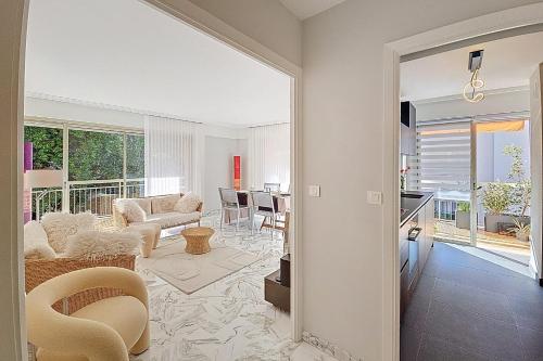 HENRI CAMILLE RE -Wios- 2 bedrooms APT - Huge terrace sea view