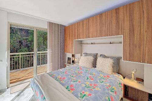HENRI CAMILLE RE -Wios- 2 bedrooms APT - Huge terrace sea view