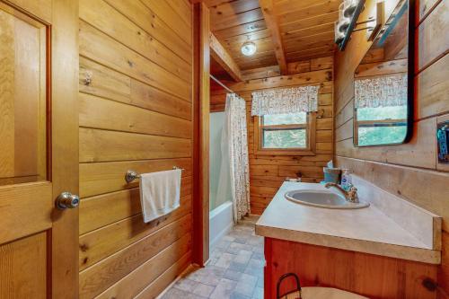 a bathroom with a sink in a log cabin at 4-Season Family Base! 13 Mi to Lake Winnipesaukee in Center Barnstead