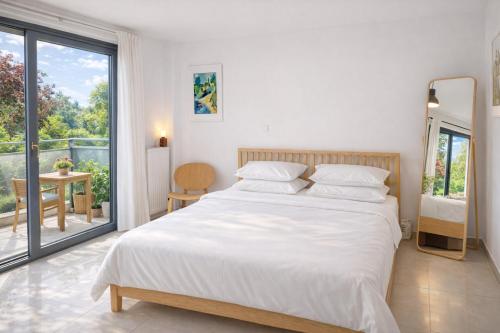 Grand Getaway Suite 300mts from the Beach