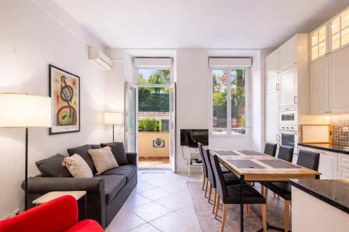 The Apartment with the Garden Studio