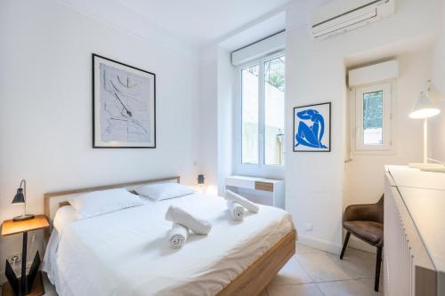 The Apartment with the Garden Studio