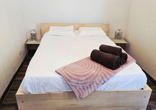 a bedroom with a bed with two towels on it at La Petit Clé - Centre Ville in Sélestat