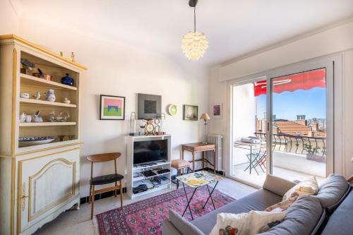 Azur Balcony Apartment Classic Charm with View