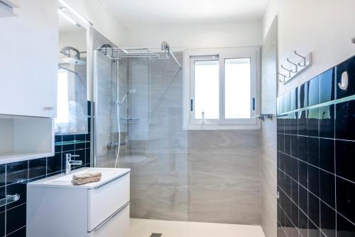 Azur Balcony Apartment Classic Charm with View