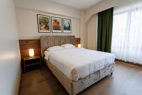 a bedroom with a large bed and a window at TUNA OTEL in Gelibolu