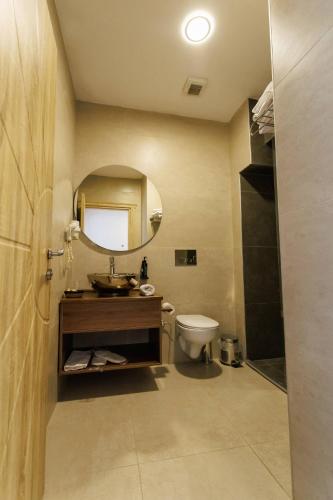 a bathroom with a sink and a toilet and a mirror at TUNA OTEL in Gelibolu