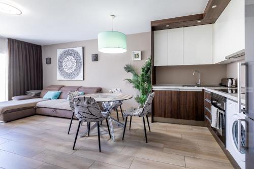 Nice apartment in Mareverde complex