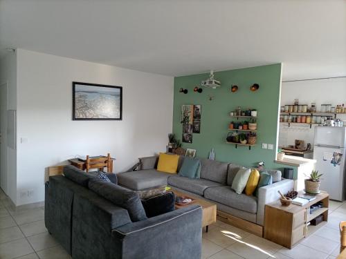 T2 lumineux balcon, parking facile, climatisation, Wi-Fi