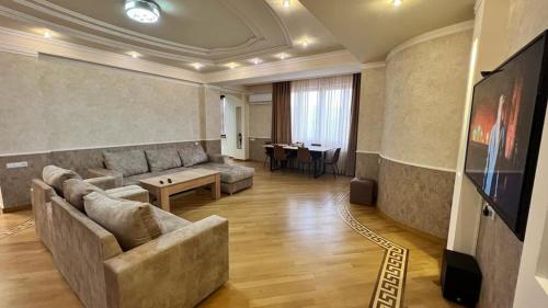 Светлая и просторная квартира в центре Еревана