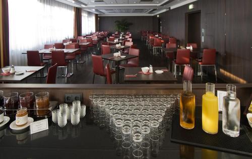 a dining room with tables and chairs and a restaurant at Best Western Plaza Hotel Wels in Wels