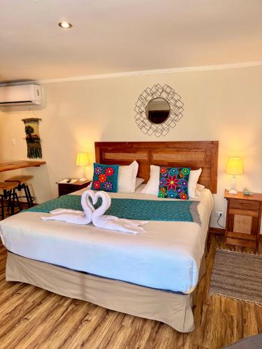 a bedroom with two swans towels on a bed at Refugio del Maipo Lodge in San José de Maipo