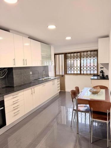 Comfortable 3 Bedroom Apartment Santa Apolónia