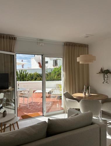 Sunny Flat with Pools & Terrace in Oasis of Nerja