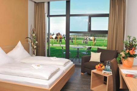 Postel nebo postele na pokoji v ubytování Reit- und Sporthotel Eibenstock