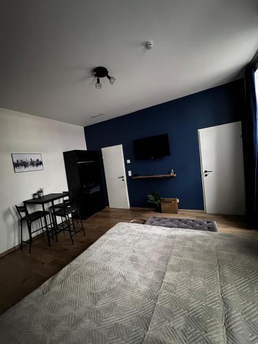 Modern Quiet Flat near Metro U1 Ideal for 3