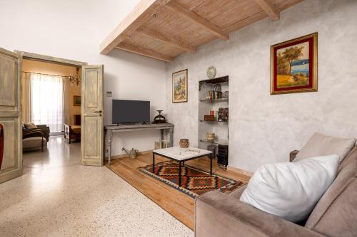 a living room with a couch and a table at Osterio Magno in Cefalù