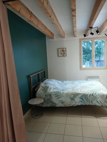 a bedroom with a bed and a window at Chez Wan'Elle in Thorigné-sur-Dué