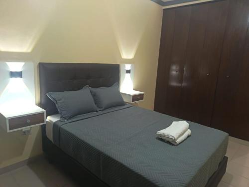 Llit o llits en una habitació de ApartHotel Redentor