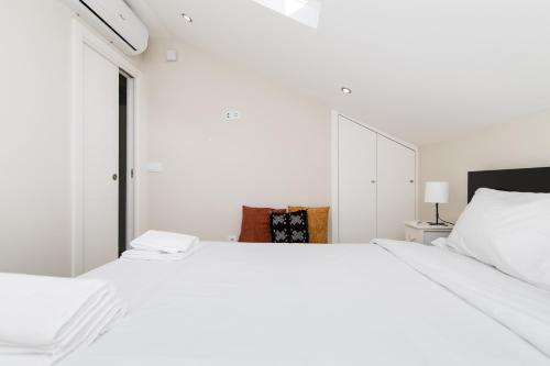 Sesimbra Center- T1 for 4 , 2 Min from the Beach
