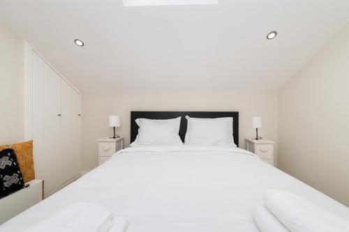 Sesimbra Center- T1 for 4 , 2 Min from the Beach