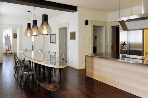 a kitchen and dining room with a table and chairs at Casa Brenna Tosatto Art Experience in Lenno