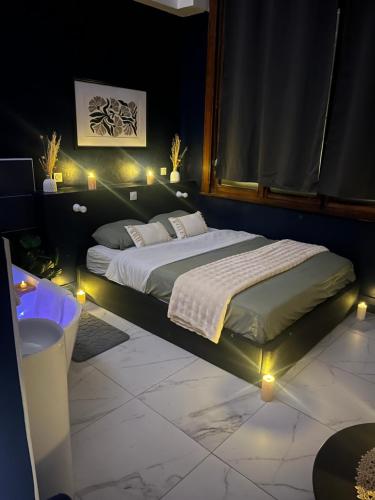 Blue love Room lit King & Baignoire