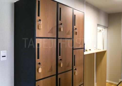 a row of lockers in a bathroom with a mirror at Fukuoka Tabiji Hostel 福岡旅路ゲストハウス in Fukuoka